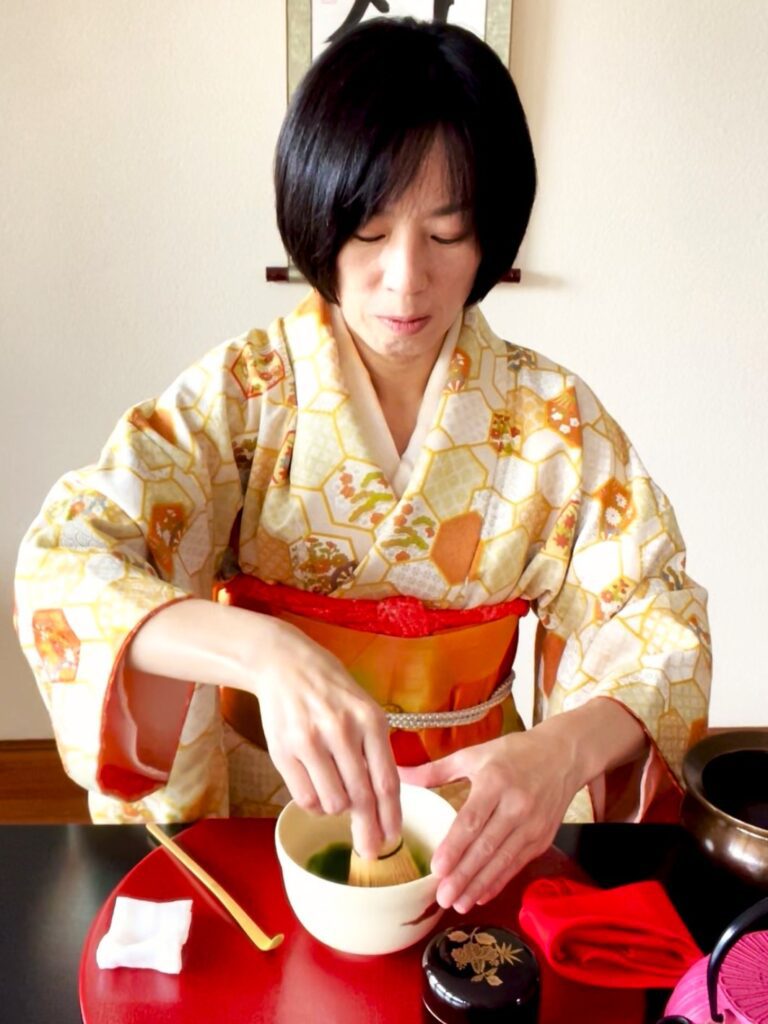 Please savor authentic Japanese tea. Geniet alstublieft van authentieke Japanse thee.